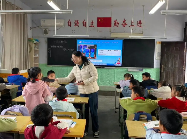 优质师资向乡村学校薄弱学校流动有效缓解师资短缺情况 优质师资向乡村学校薄弱学校流动有效缓解师资短缺情况